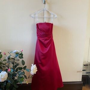 DAVID'S BRIDAL Red (100% polyester) Prom/Bridal Party/Evening Maxi Dress. Size 2